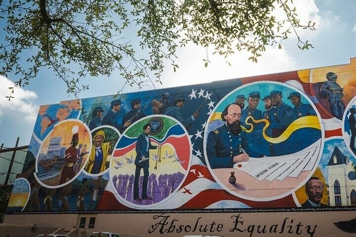 Galveston Island Art & Mural E-Bike Tour - Photo 1 of 6